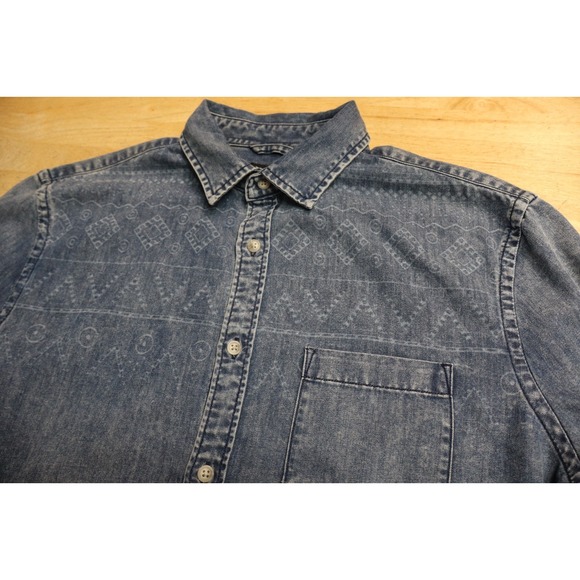 Mens EXPRESS Blue Shirt Size M Button Front Cotton Denim Loop Native Aztec 15.5 - Picture 7 of 9